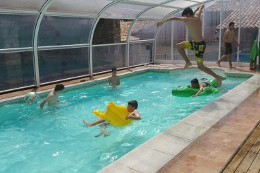 piscina y niños